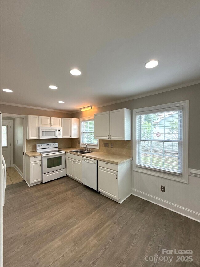 Building Photo - 6421 Mill Grove Rd