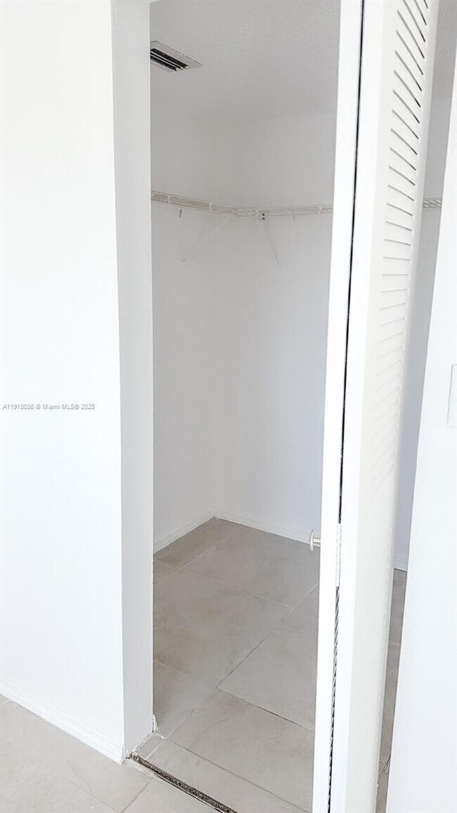 Building Photo - 450 Palm Cir W