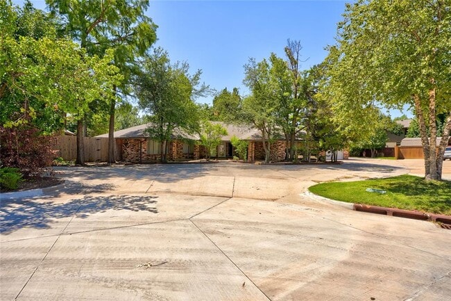 Building Photo - 6325 Glenbrook Ct