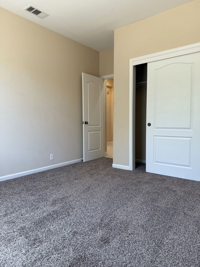 Building Photo - Available NOW and a Must SEE!