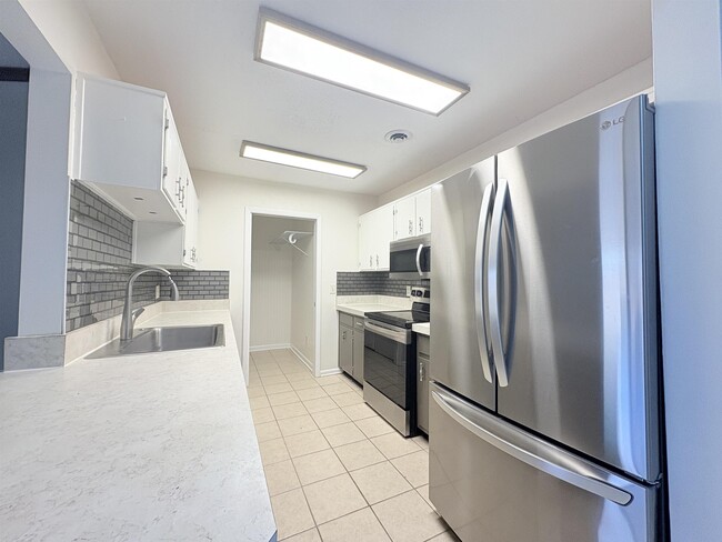 Building Photo - 164 SE Villas Ct