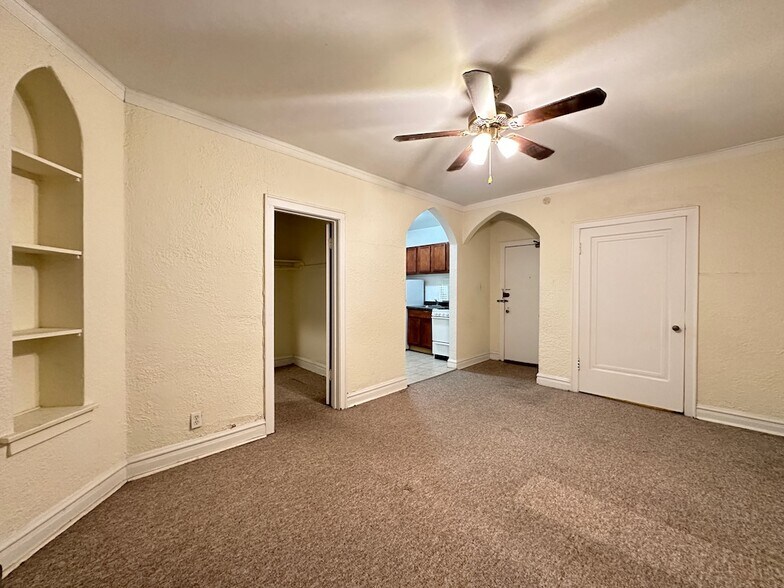 Building Photo - 4834 N Damen Ave