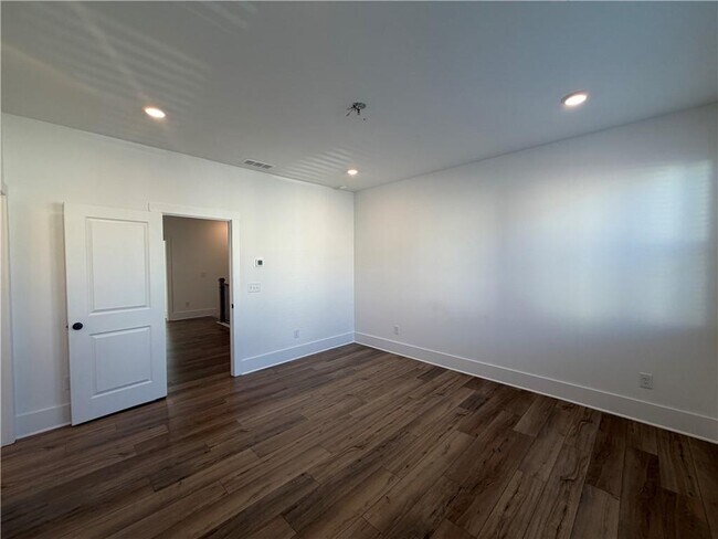 Building Photo - 1605 Aeslin Dr NW