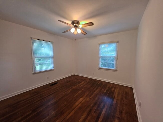 Building Photo - 540 Church Rd SE