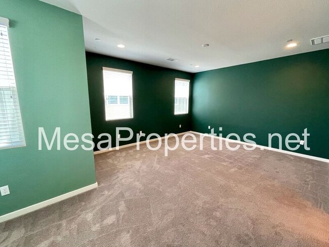 Building Photo - 8870 Camphor Ave