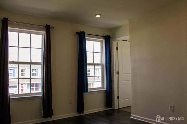 Building Photo - 601 Charleston Dr