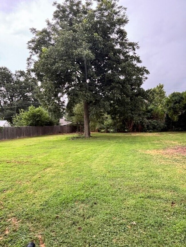 Building Photo - (3) Bed/(2) Bath with Storm Shelter and Mo...