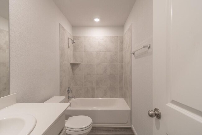 Building Photo - 1605 Gerald Ln