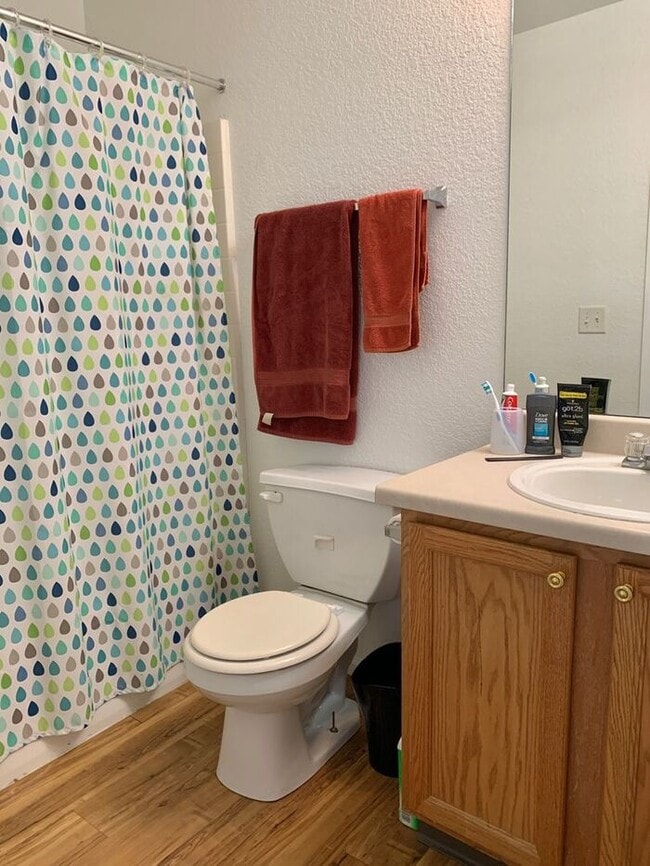 Building Photo - 3 Bedroom 2.5 Bath Townhouse w/ 2-Car Garage!