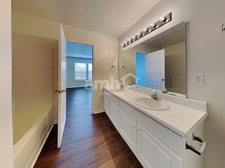 Building Photo - 3605 Enduring Freedom Dr