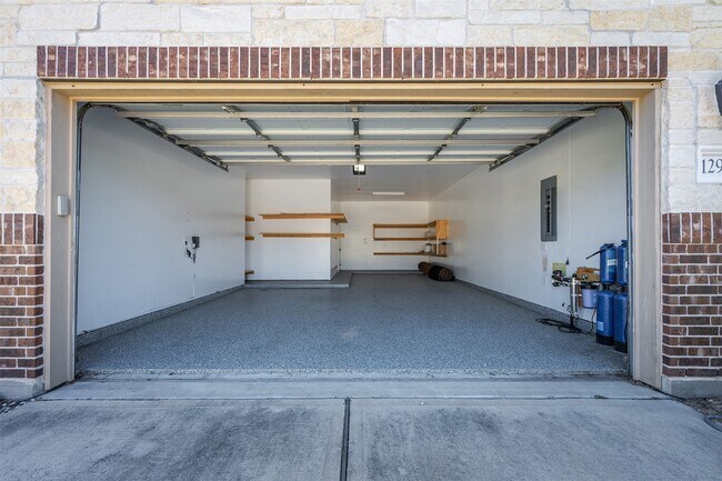 Building Photo - 12955 Lake Parc Bend Drive