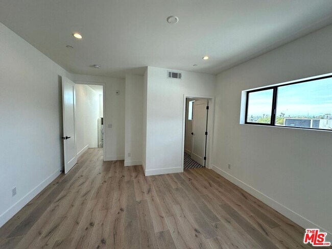 Building Photo - 3414 London St