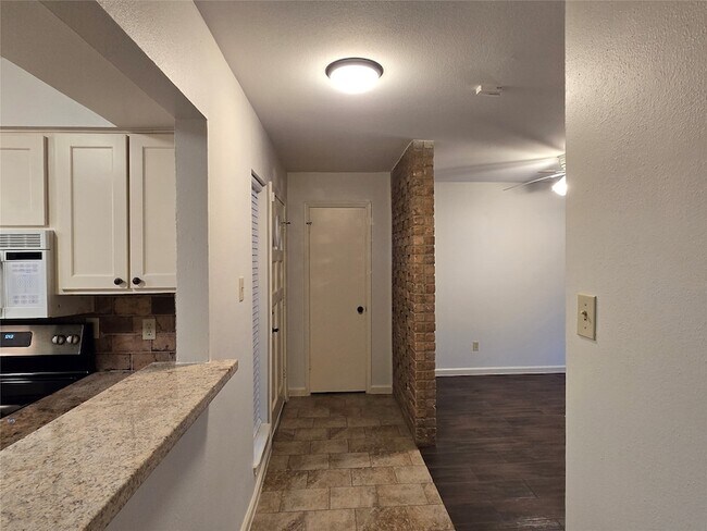 Building Photo - 856 Wax Myrtle Ln