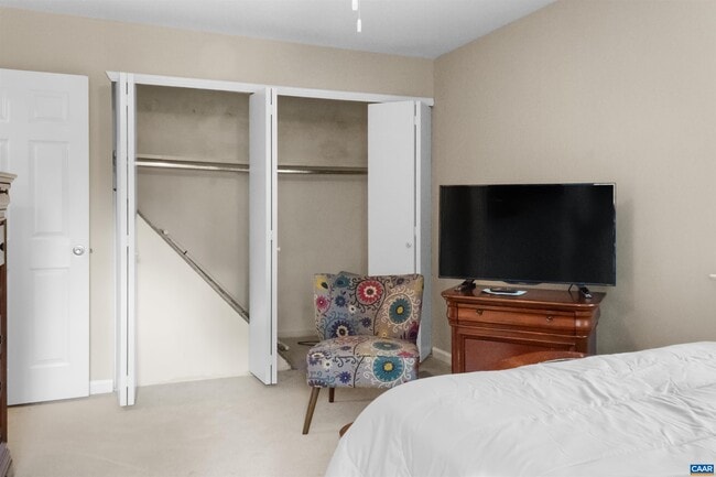 Building Photo - 118 Woodlake Dr