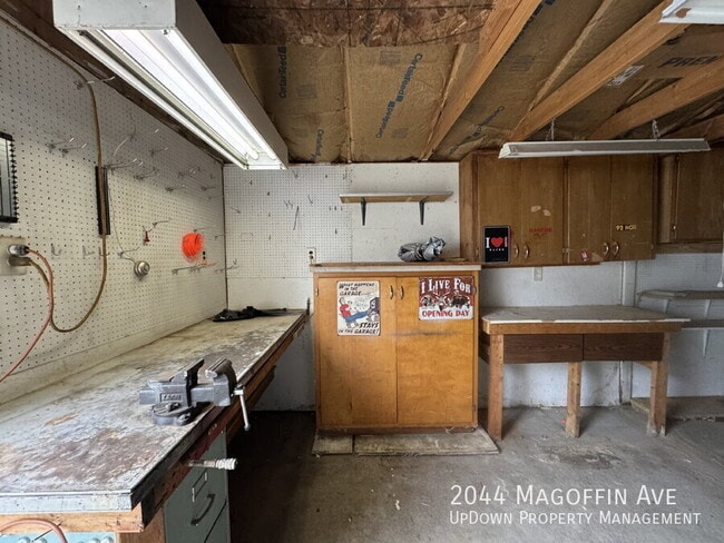 Building Photo - 2044 Magoffin Ave