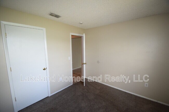 Building Photo - 1204 Honeytree Ln W