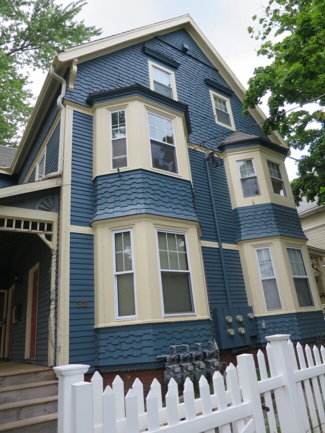 Building Photo - 32 Wallace St