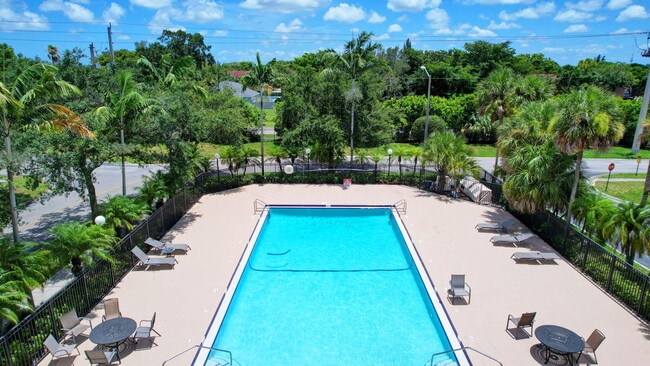 Building Photo - 1495 Lake Crystal Dr