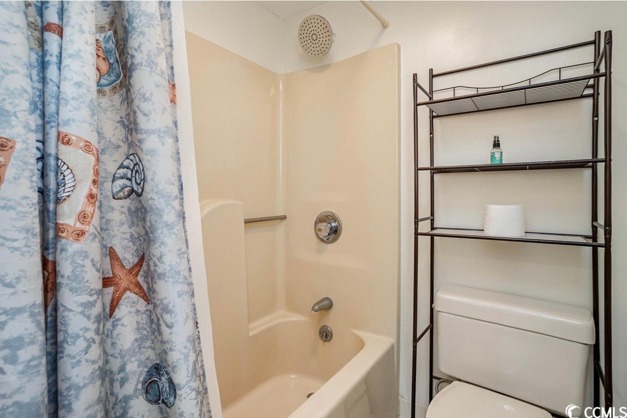 Building Photo - 4210 Pinehurst Cir