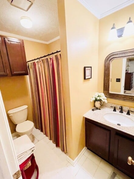 Building Photo - 102 Riverbend Dr