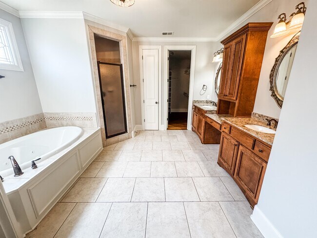 Building Photo - 713 Briston Ln