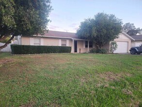 Building Photo - 1197 SW Heather St