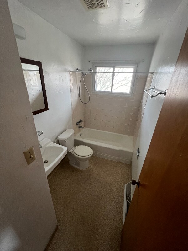 Building Photo - 1359 W 4th St