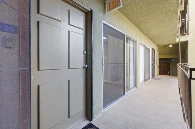 Building Photo - 2266 Grand Ave