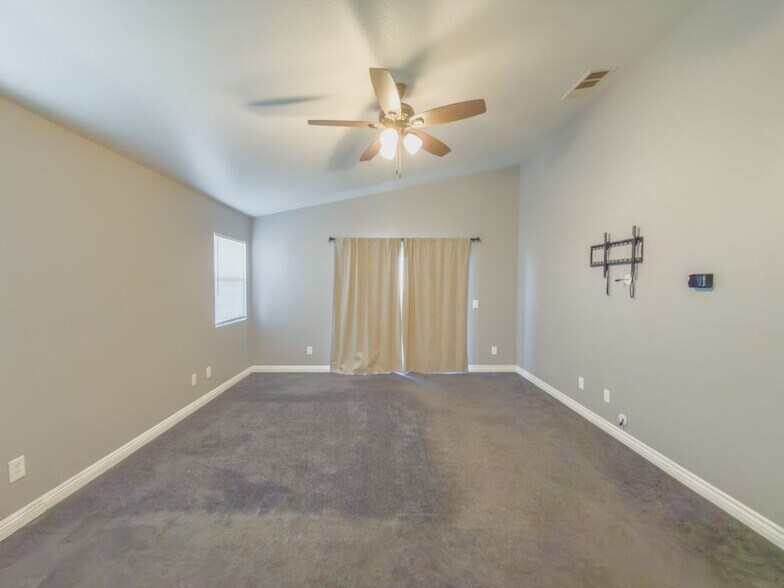 Building Photo - 8959 Wedgewood Ct