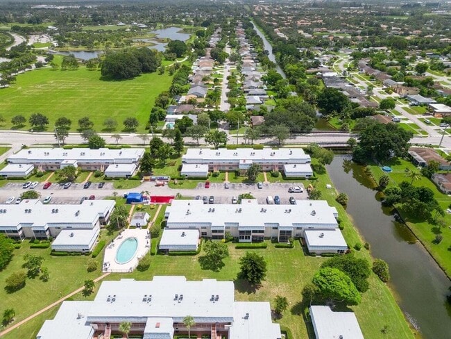 Primary Photo - 12015 Greenway Cir S