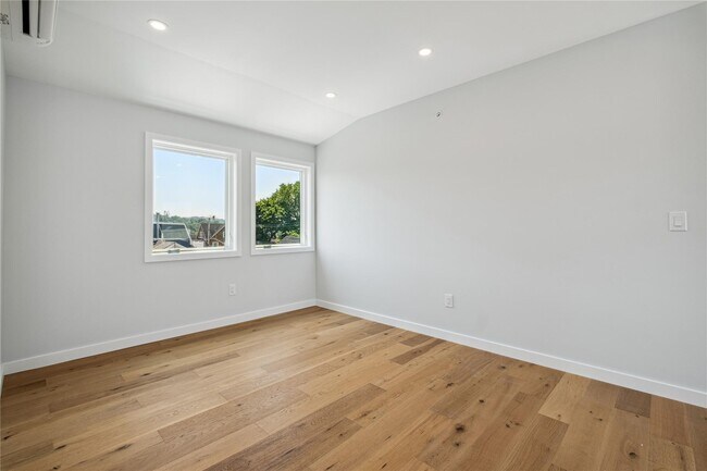 Building Photo - 46 Hudson St