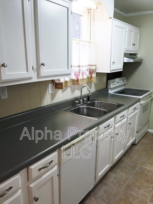 Building Photo - 304 Donnybrook Ave