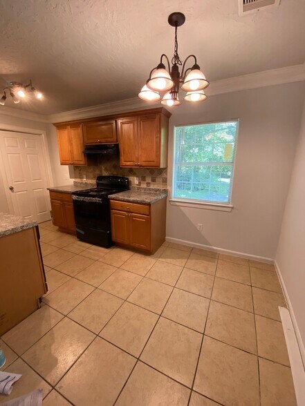 Building Photo - 10843 Fairland Dr