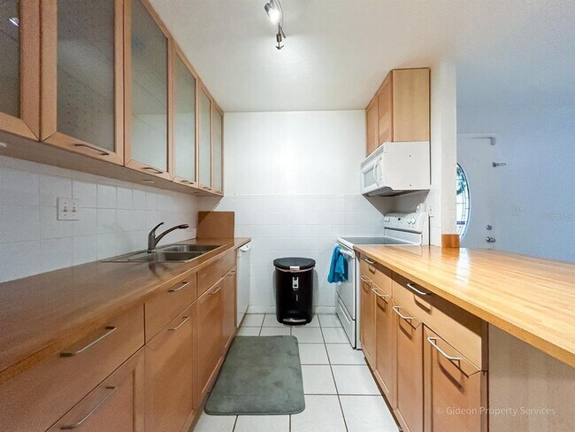 Building Photo - 1015 SW 9th St