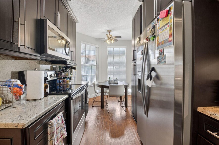 Building Photo - 20951 Via Alamanda