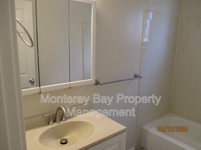 Building Photo - 1589 Soto St