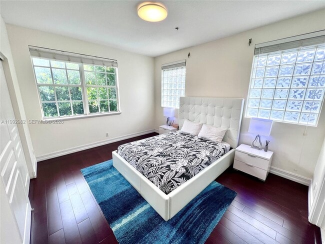 Building Photo - 450 NE 2nd Ave