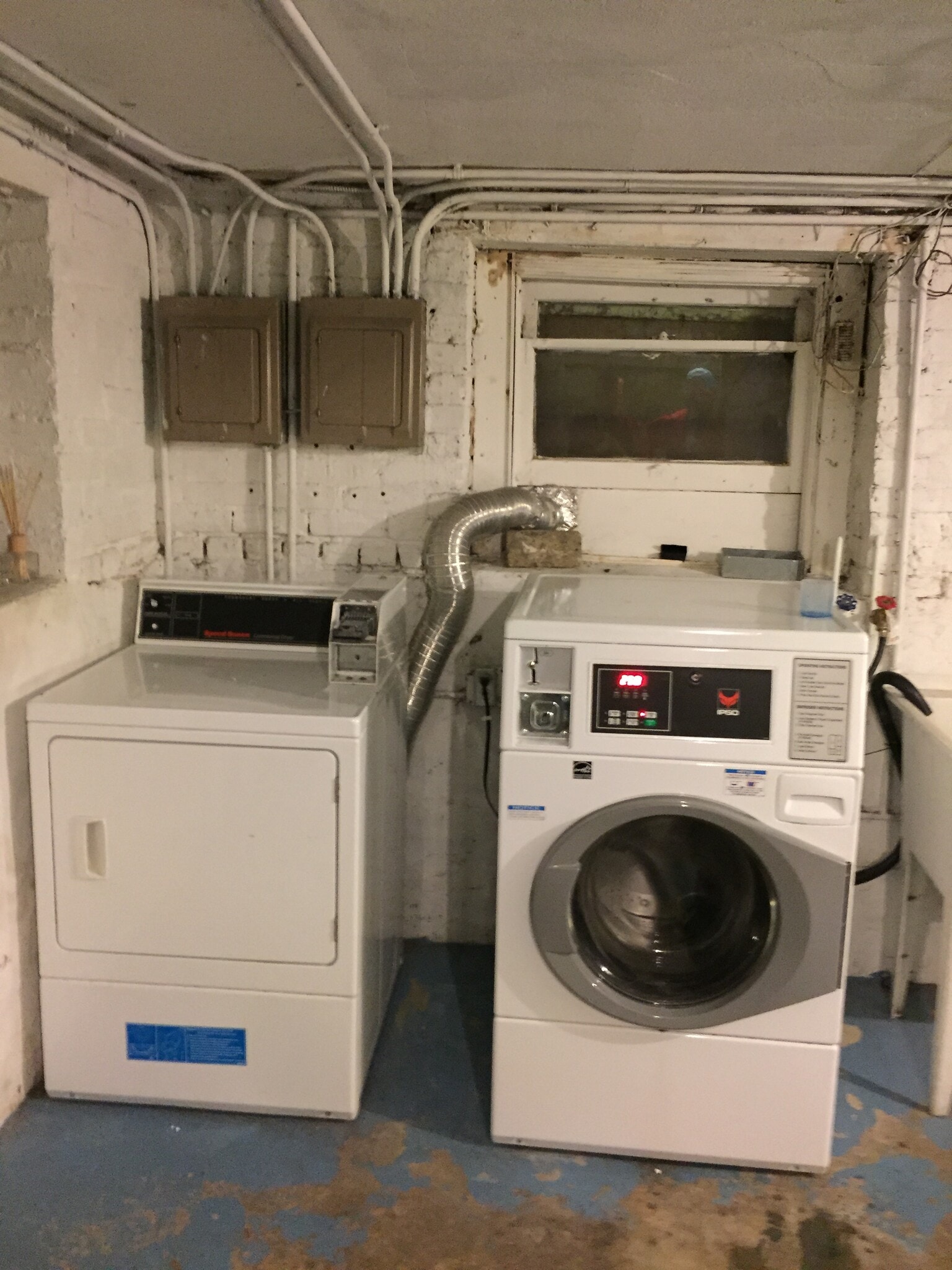 Coin Laundry in Basement - 1729 N Campbell Ave