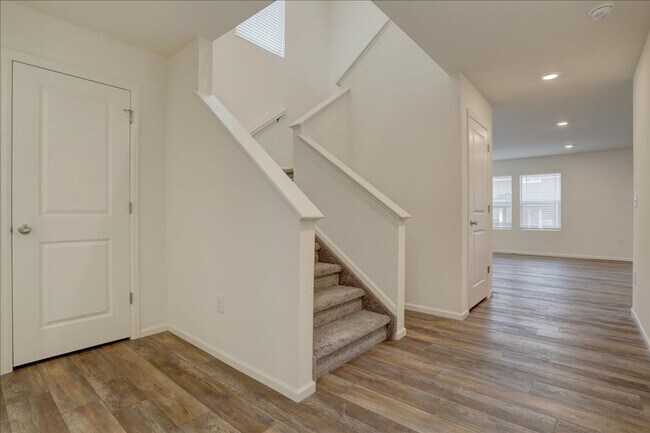 Building Photo - Available for move-in on 05/15/26- 3bed/2.5bath in Aurora!