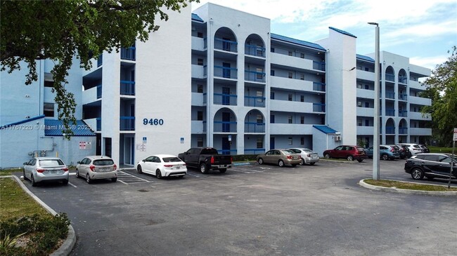 Building Photo - 9460 Fontainebleau Blvd