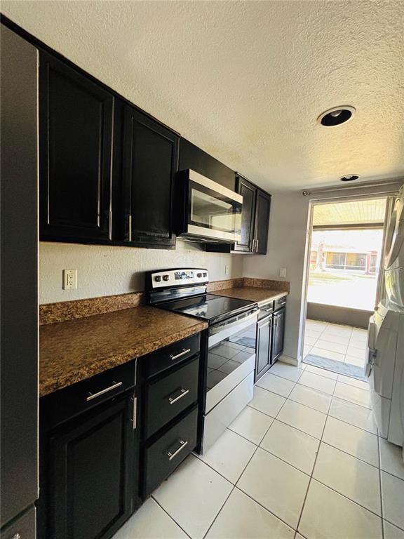 Building Photo - 28 Las Palmas Way