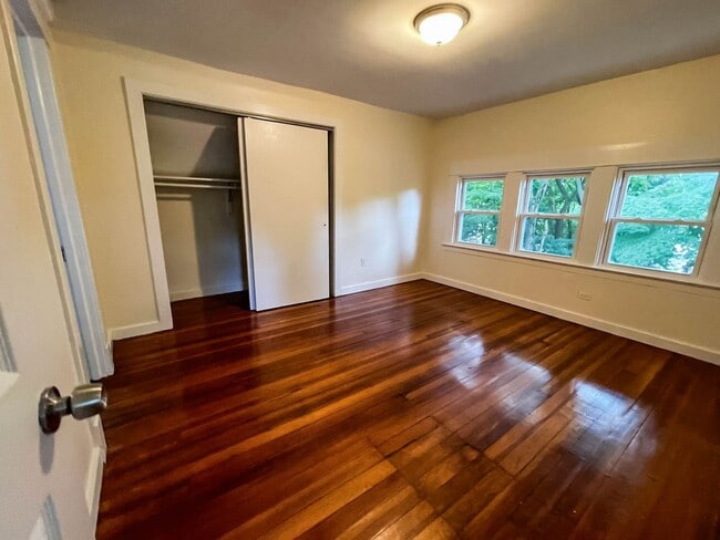 Building Photo - Beaver Hills 3-Bedroom w/ Landry and Off-Street Parking