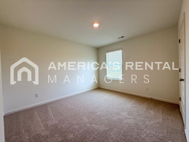 Building Photo - Gorgeous New Construction 5 Bed / 3 Bath H...