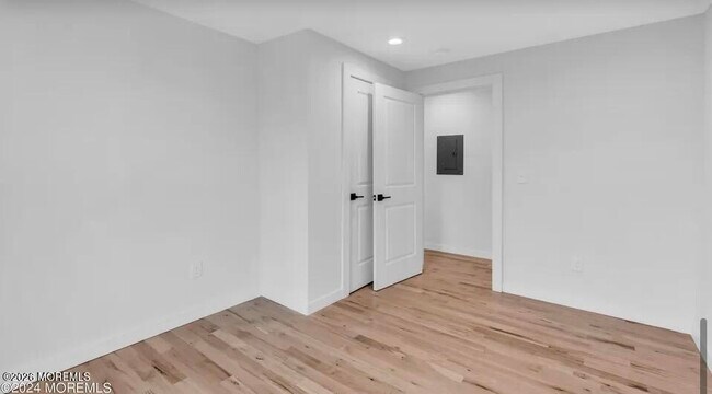 Building Photo - 515 Arnold Ave