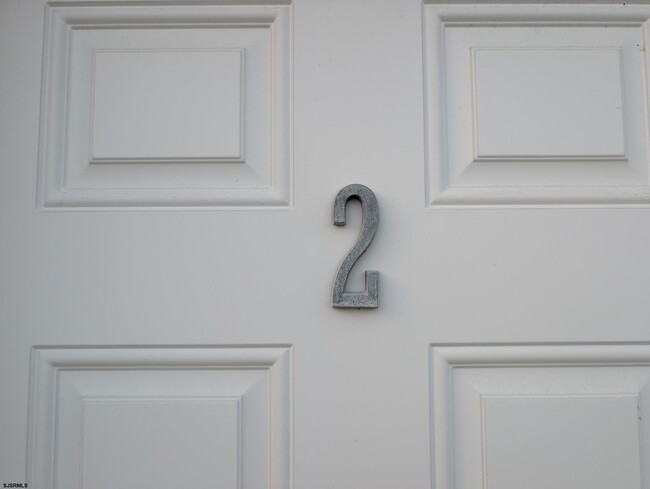 Building Photo - 20 S Bellevue Ave