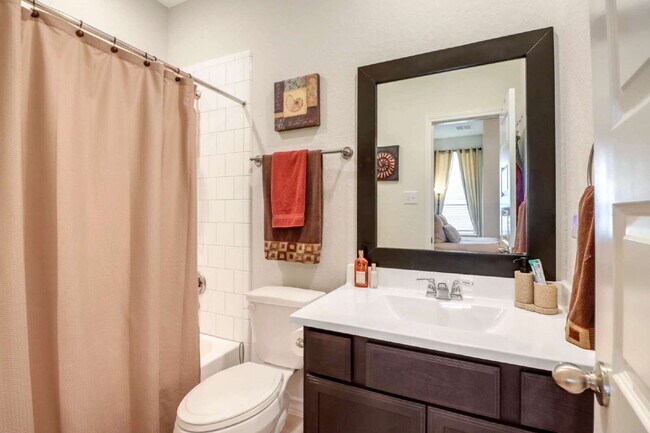 Building Photo - "Spacious 4-Bedroom Haven with 3 Full Baths in San Antonio's Charming Davis Ranch!"