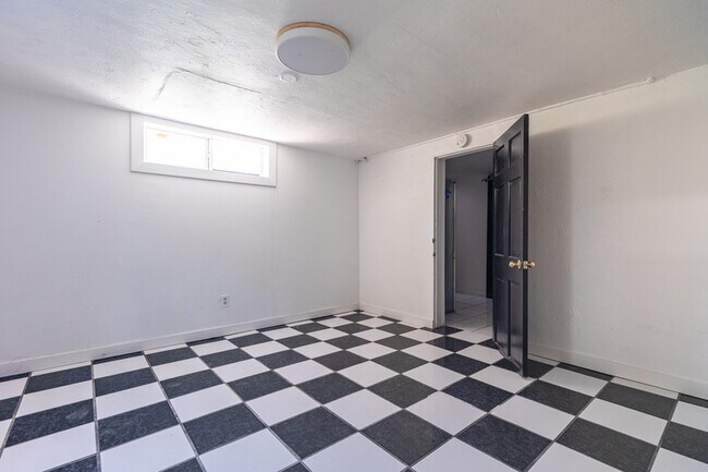 Building Photo - 3528 N Elizabeth St