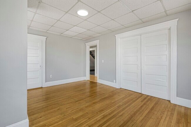 Building Photo - 423 Park Ave