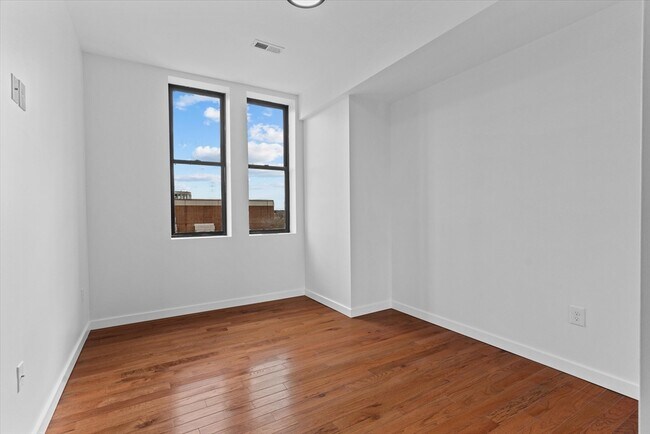 Building Photo - 280 Essex St