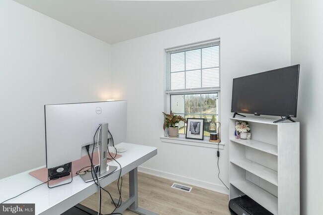 Building Photo - 41 Barnes Wy